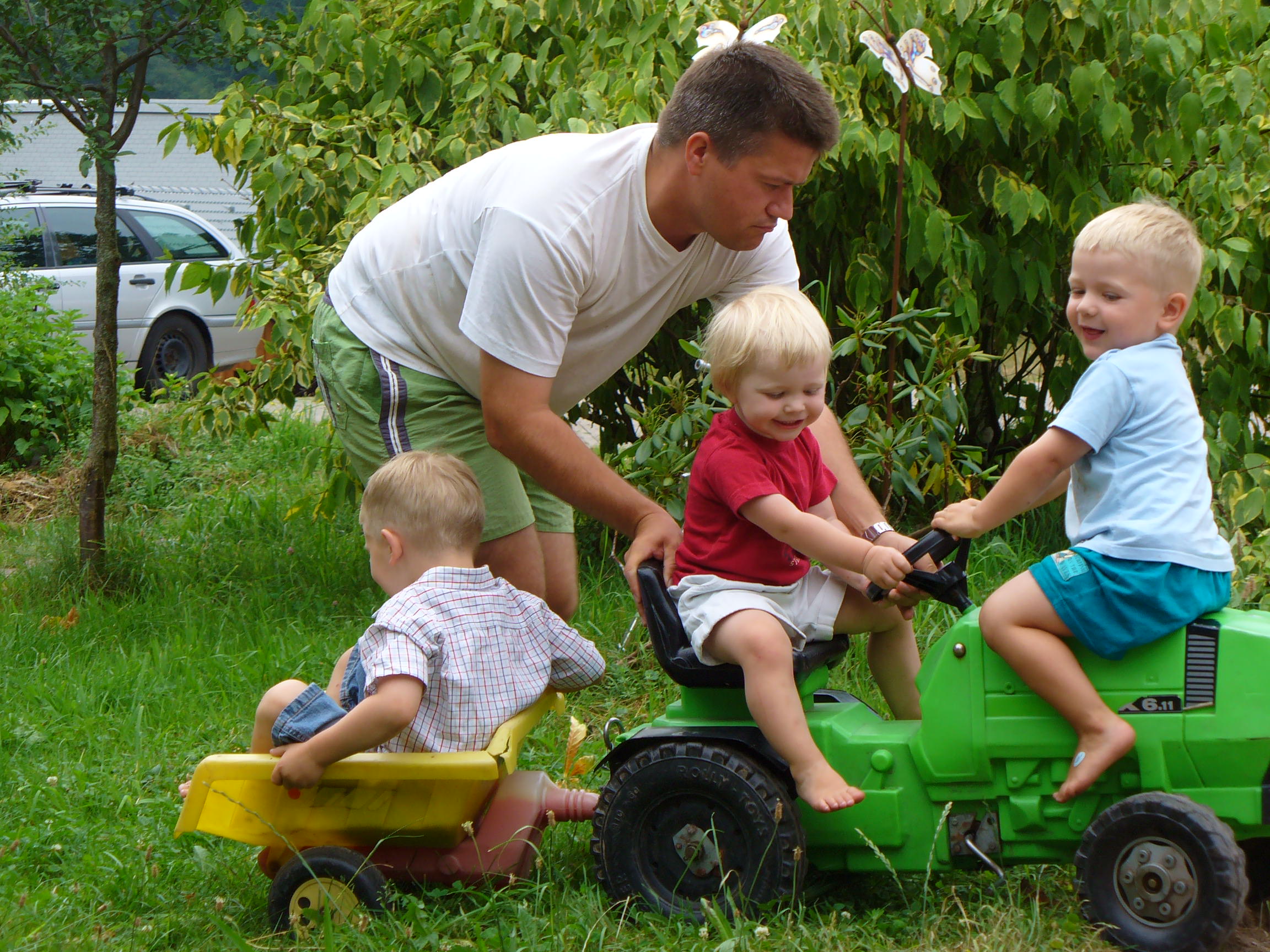 Kinder spielen