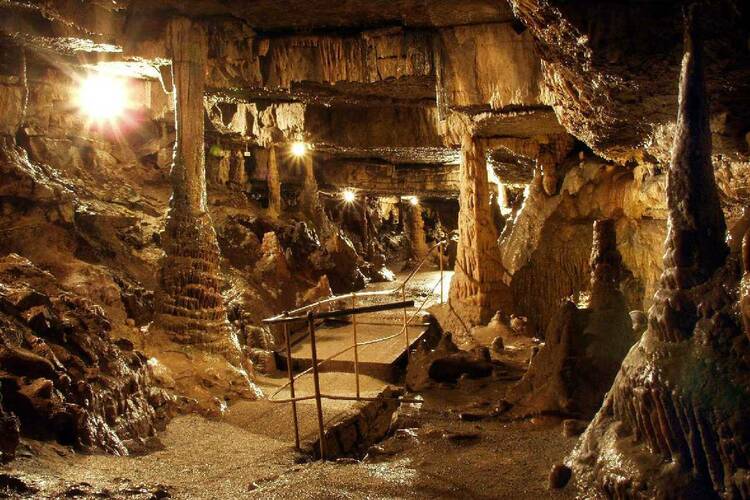 Die Erdmannshöhle in Hasel Erdmannshöhle Hasel Tropfsteinhöhle