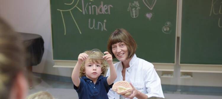 Jeden Monat: die Kinder-Uni in der Charité absolvieren Charite Kinderuni Berlin