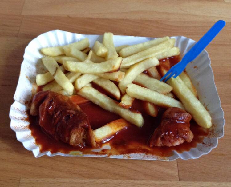 Currywurst essen