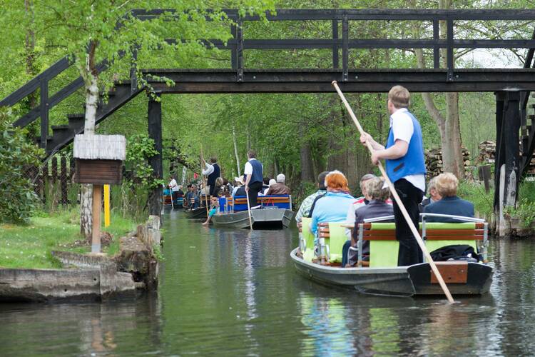 Eine Kahnfahrt auf dem Fließ unternehmen Kahnfahrt Spreewald