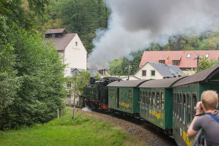 Für Dampfdüsen: mit der Lößnitzdackel um Dresden düsen Lößnitzgrundbahn