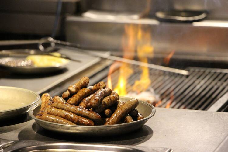 Nürnberger Bratwürstle essen Nürnberger Rostbratwürste