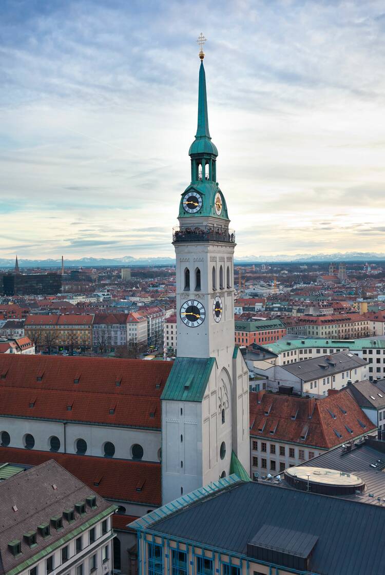 Auf den Alten Peter steigen Peterskirche München