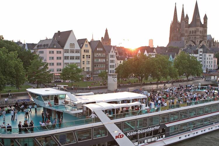 Eine Schifffahrt auf dem Rhein unternehmen Schifffahrt Rhein Köln