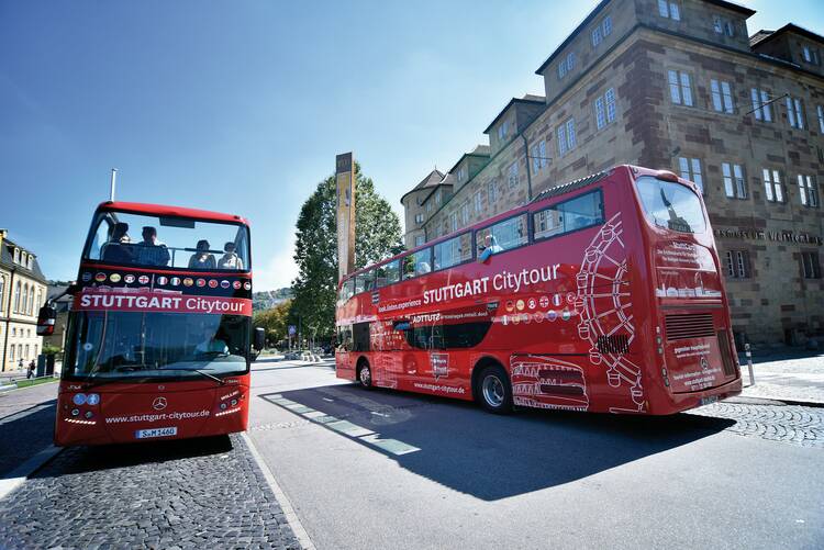 Mit dem roten Doppeldecker durch Stuttgart cruisen Doppeldeckerbus Suttgart
