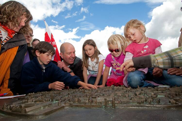 Mit dem Natur-Stadt-Spiel Regensburg entdecken Kinderführung Regensburg