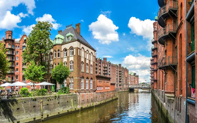 Eine Fleetfahrt durch die Speicherstadt in Hamburg unternehmen Speicherstadt Hamburg