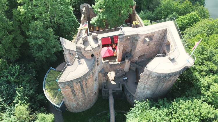 Die Burg Montclair in Mettlach besuchen Burg Montclair