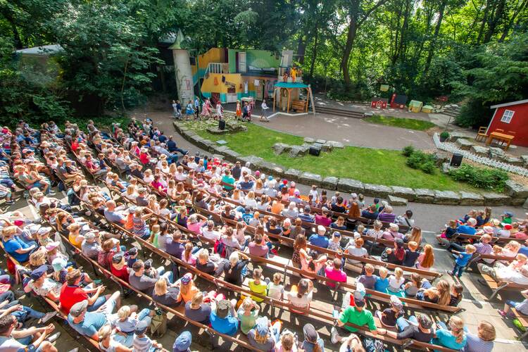 Ein Theaterstück in der Freilichtbühne anschauen Freilichtbühne Schloß Neuhaus