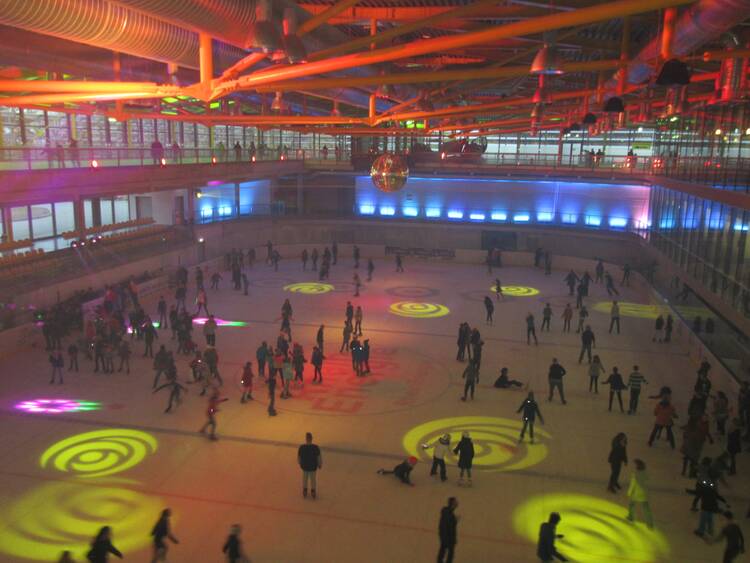 Schlittschuhlaufen in der Eishalle im Lentpark Eishalle Lentpark Köln