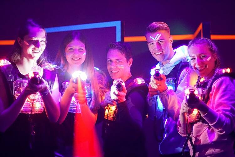 In die LaserTag Arena In die LaserTag Arena Düsseldorf