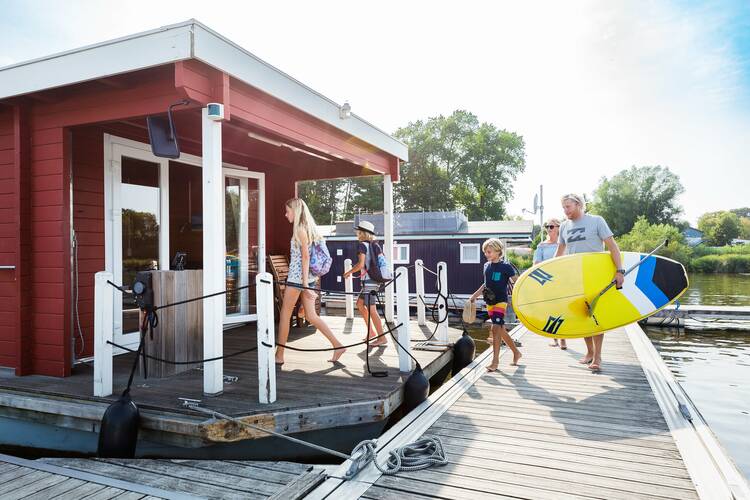 Ein Hausboot an der Mecklenburgischen Seenplatte mieten Hausboot Mecklenburgische Seenplatte