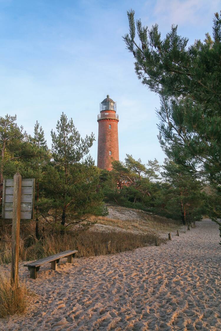 Zum Leuchtturm Darßer Ort radeln Natureum Leuchtturm Darß