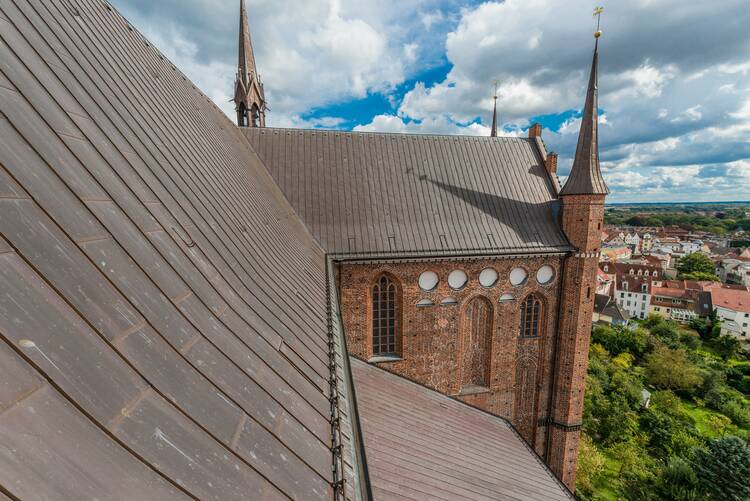 Mit dem Aufzug auf den Kirchturm fahren Wismar Georgenkirche