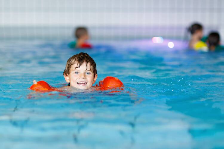 Schwimmbad Kind