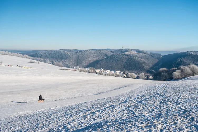 Rodeln in der Eifel: 8 Tipps zum Schlittenfahren mit Kindern Rodeln Eifel