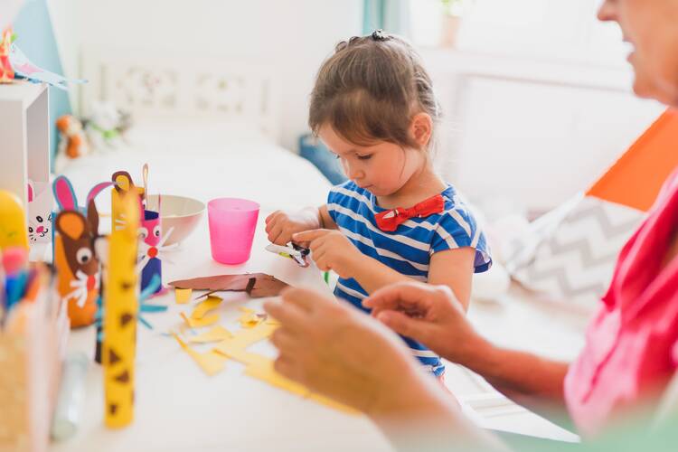 5 Ideen, wie ihr kleine Geschenke mit Kindern basteln könnt Basteln mit Kindern